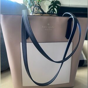 Trendy Neutral Kate Spade ♠️ purse.